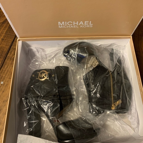 🌟💖HP💓⭐️ EUC Michael Kors Platformed Heels 👠 - Picture 2 of 10